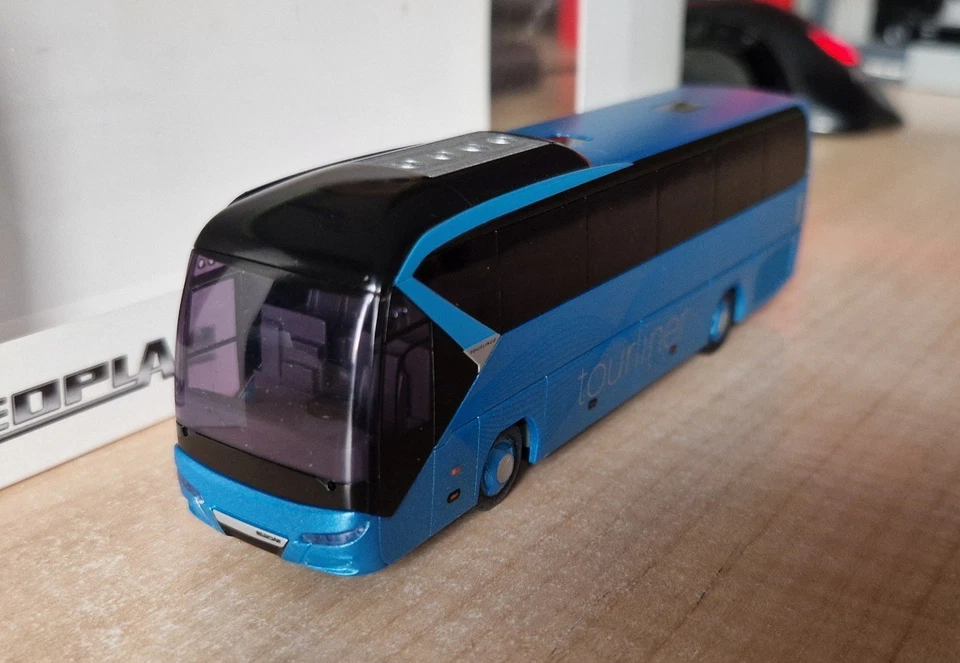 Rietze ZY.NEO73-8120-738120	NEOPLAN Tourliner Financial Services IAA 2018 1:87 - Imagen 3 de 4