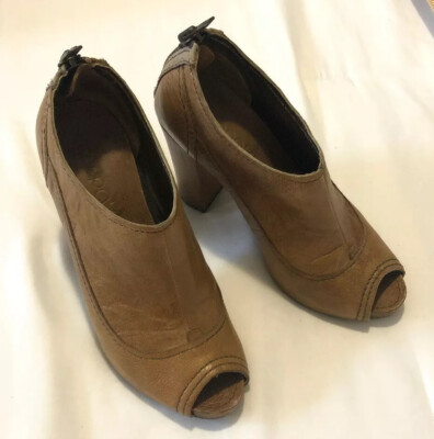 Apepazza Pavia Womens  Perotoe Bootie 7.5 M Shoes Camel Brown Some Scratches
