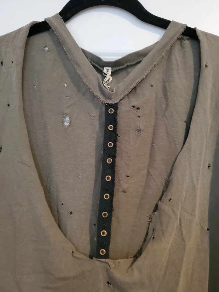 Camisa Emma & Sam LF Stores Verde con Detalle de Recorte Talla Mediana Foto 3 de 4