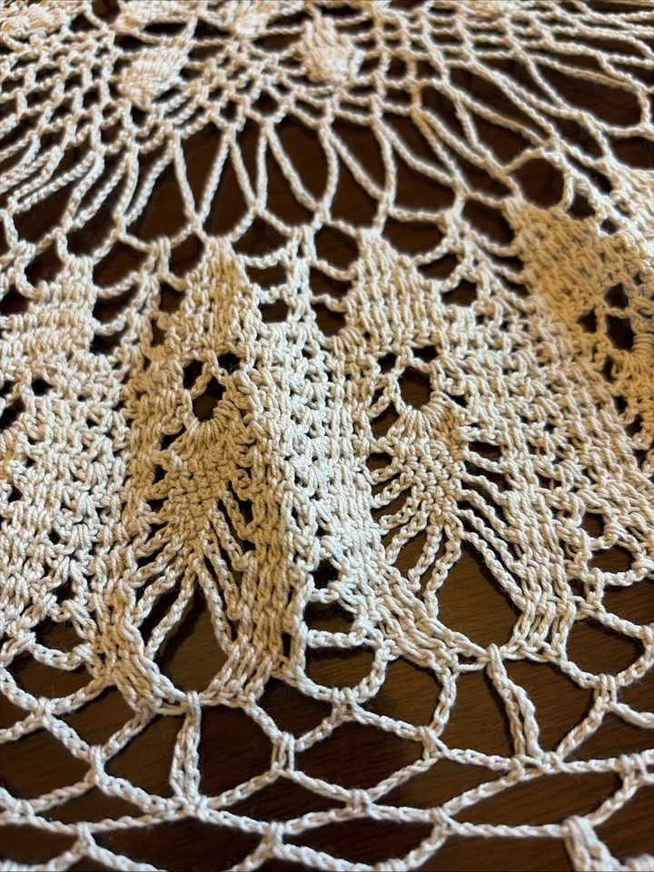 Runde Häkeldecke, Cremefarben, Handarbeit - Bild 3 von 4