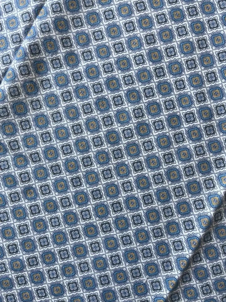 Сине-белая серая фланелевая ткань с повторяющимся геометрическим узором 44 дюйма x 88 дюймов - Изображение 2 из 3