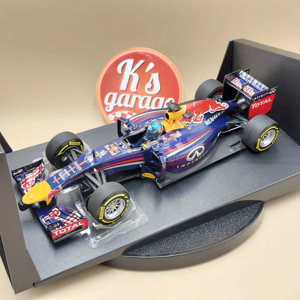 Minichamps 1/18 Infiniti Red Bull Racing RB10 Sebastian Vettel 2014 110140001 - Image 2 of 4
