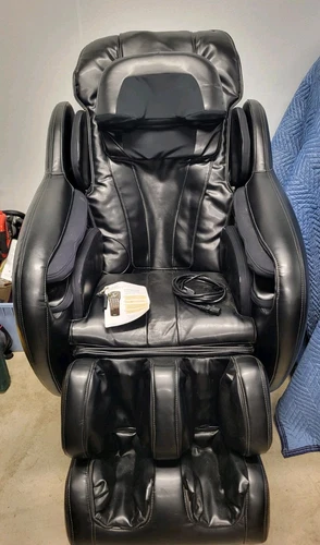 Brookstone OSIM uAstro2 Zero Gravity Massage Chair with heat. Delivery In PNW