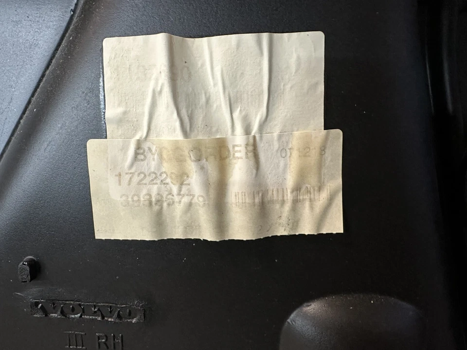 2003-2013 Volvo XC90 Right Passenger Front Door Trim Panel OEM - Image 3 of 3