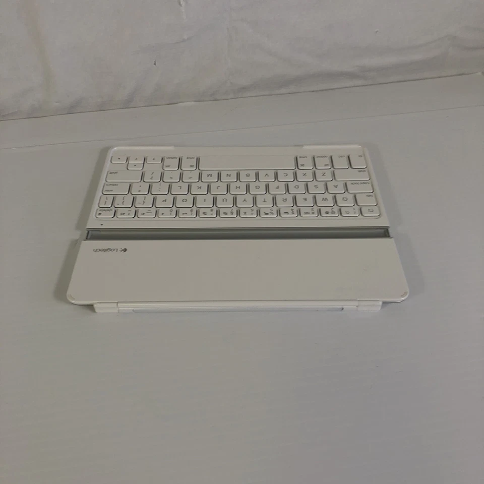 Logitech Wireless Ultrathin Keyboard Folio Case iPad Mini 1, 2 & 3 Carbon Black - Image 3 of 4