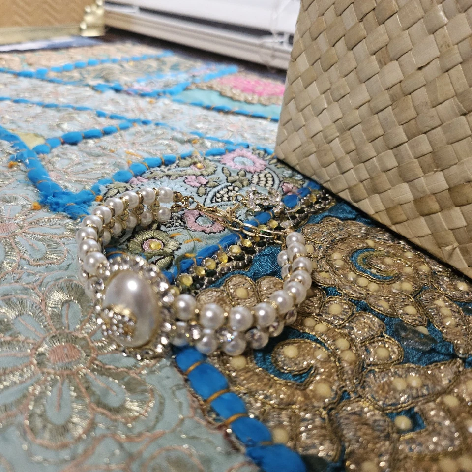 Pulsera de diseñador de diamantes de imitación de oro con perlas bisutería de diseñador  Foto 3 de 4