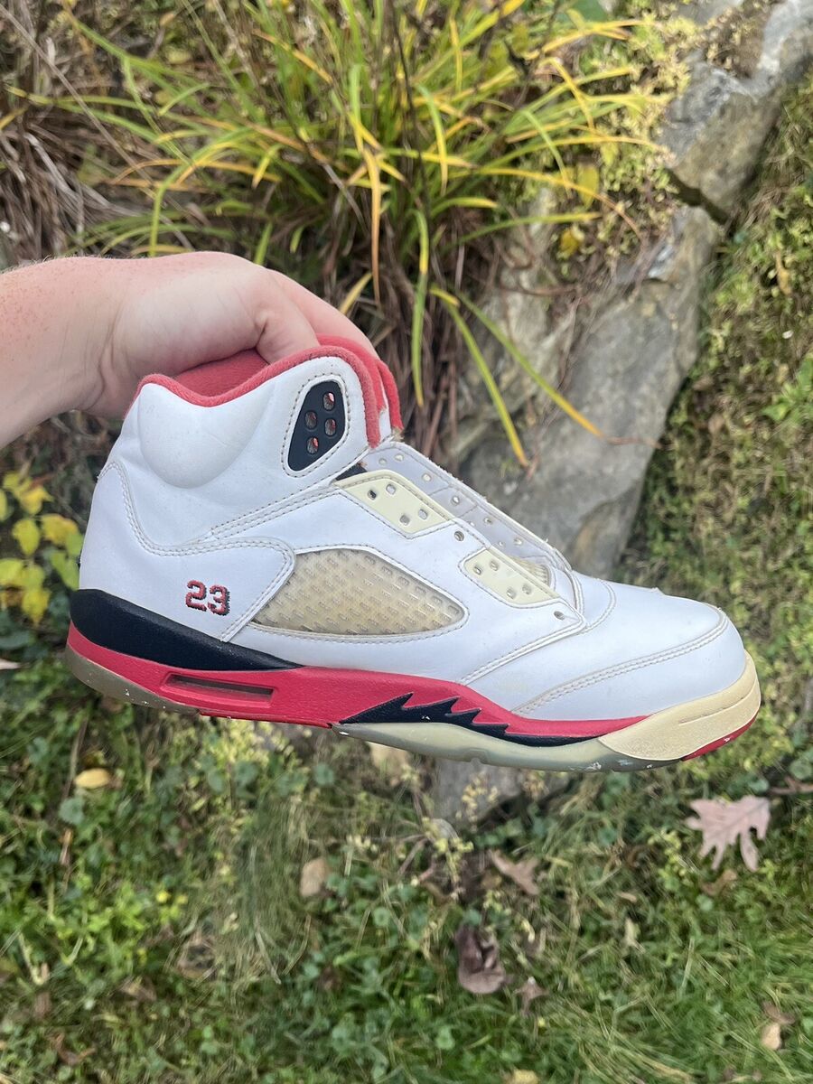 Nike Air Jordan Retro 5 GS “Fire Red” Size 7Y 2013 440888 Nike Air Jordan Retro 5 GS “Fire Red” Size 7Y 2013 440888