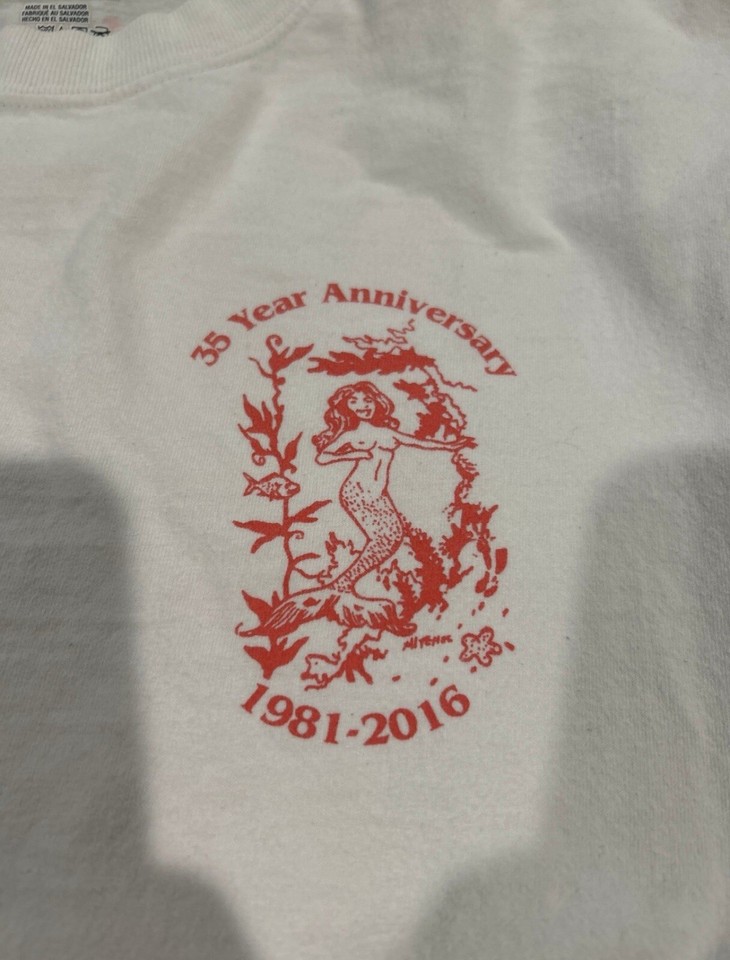 Jack’s Diving Locker Wet Dream Hawaii Kailua Kona Medium Shirt Naked