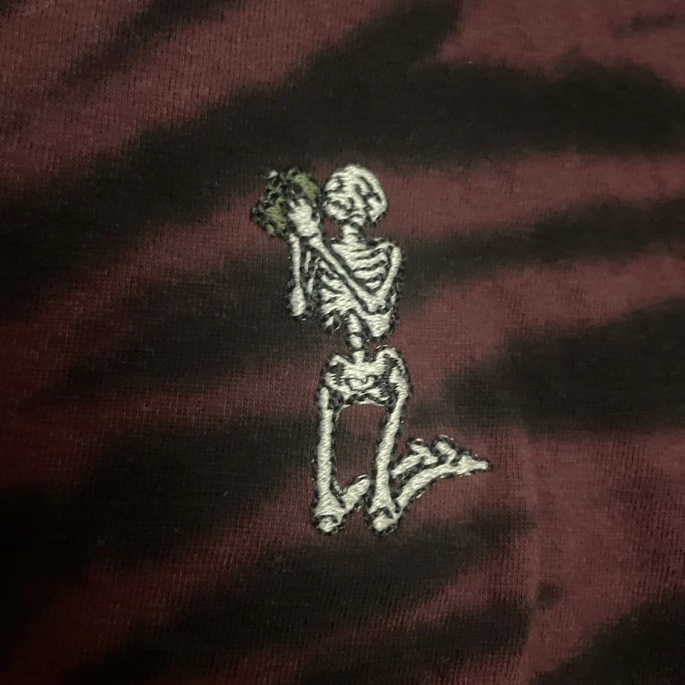 Eighty Eight Men’s Hooded Tshirt Sz XL Skeleton Money Bands Tie Dye Maroon Black - Image 2 of 4