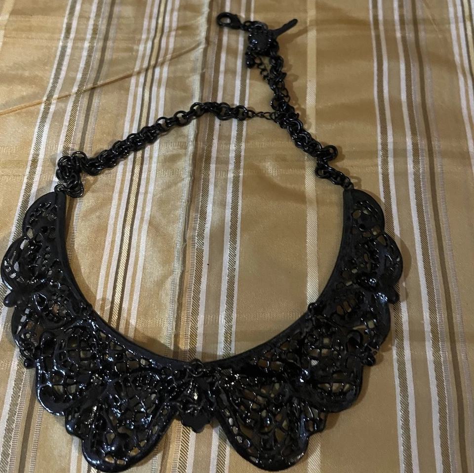 Betsey Johnson Esmalte Negro y Estrás Collar Collar Declaración Foto 3 de 3