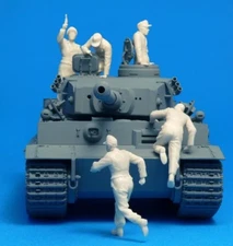 1:35 Scale WWII German Tank Crew Set Resin Figures for Tiger I Diorama (No Tank)
