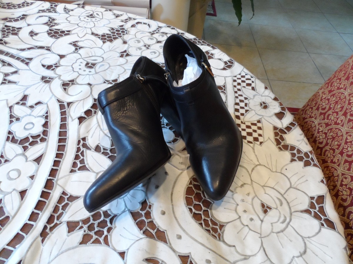 【関税込み】MiuMiu Ankle boots Miu Miu Black Leather Ankle Boots w/Buckle Detail Size 38.5B