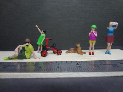1:64 Scale figure set family sunday funday kid tricycle Diorama Accessories