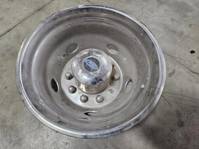 USADO 2019 FORD F450 10 LUG CROMADO 19,5" TAMPA DA RODA TRASEIRA COM TAMPA ENVIADA  - Imagem 2 de 4