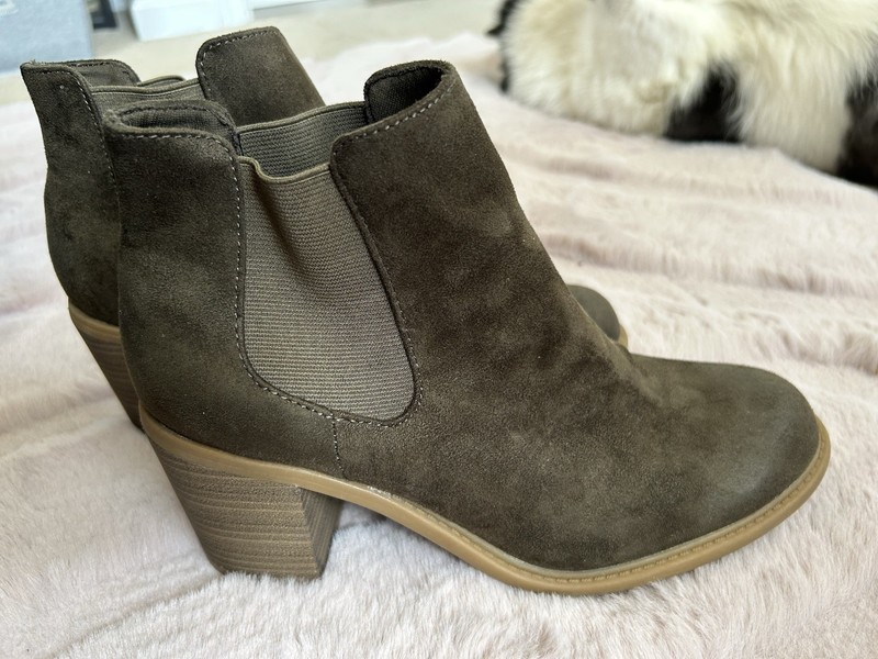 Merona Women’s Faux Suede Booties. Size 9.5. Green. New. No Box.