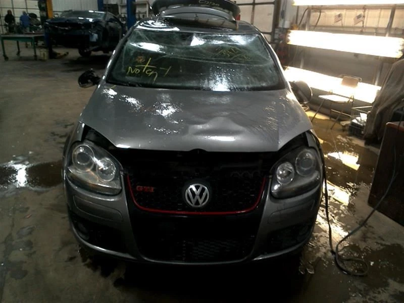 Rejilla inferior Golf GTI Sku 2007 #2391633 Foto 3 de 4