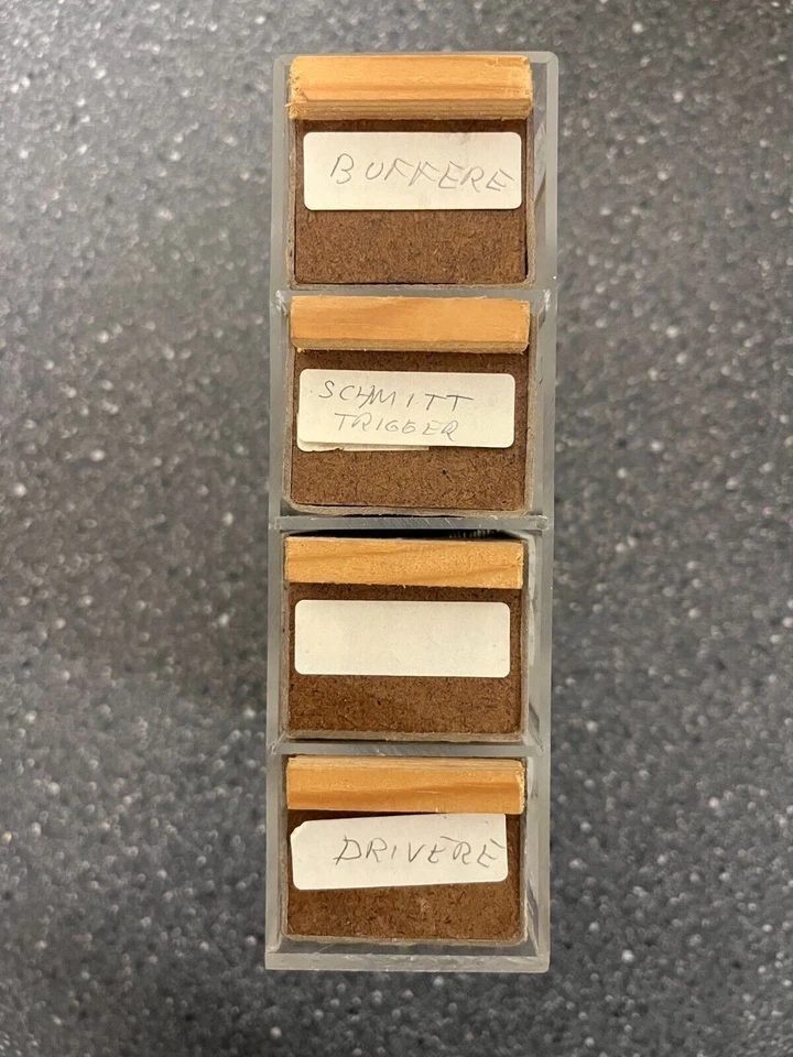 Lot de composants électroniques vintage - tampons, déclencheurs Schmitt,... - Photo 2/4