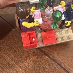 LEGO Restaurant Dining Scene with Minifigures. Valentine&rsquo;s Day proposal 40120