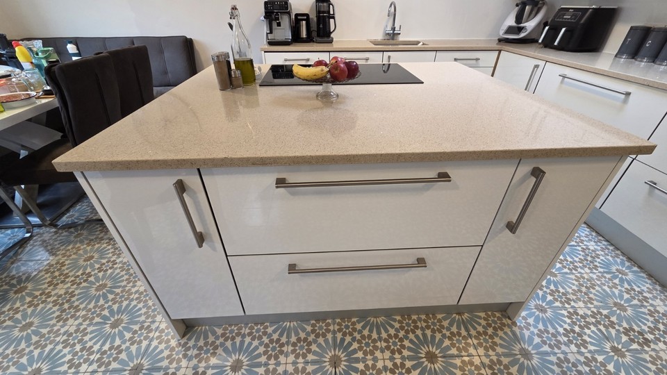 Large Bellissimo High Quality Gloss White Kitchen Units And Silestone ...
