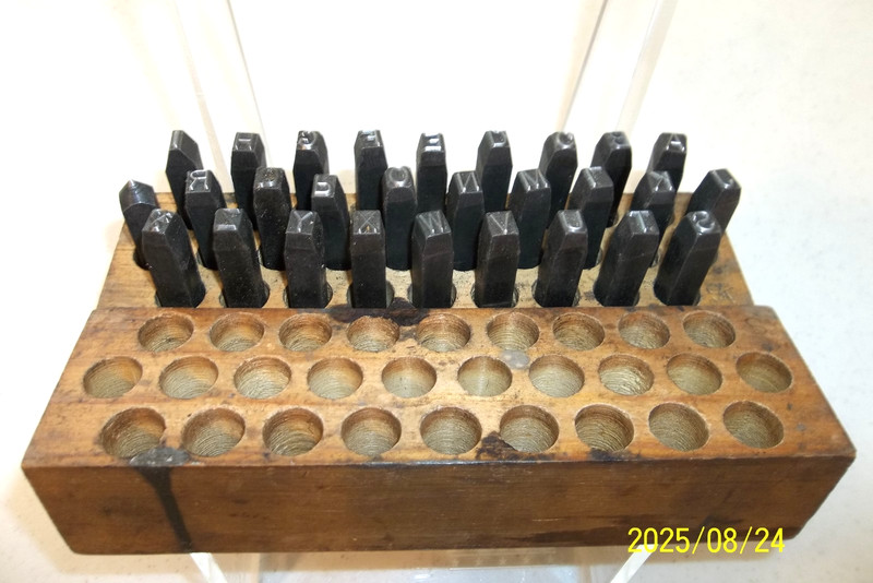 Young's Machine-Made Steel Stamps 1/4"Figures Wood Box Since 1904 Good Condition