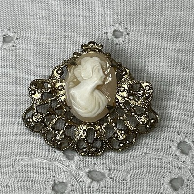 Vintage Coro Gold Tone Filigree Fan Cameo Brooch