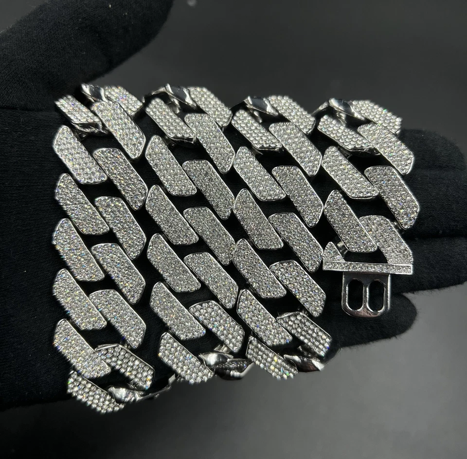 Cadena de eslabones cubanos Miami plateada moissanita VVS1 28” X 26,5 MM helada Foto 3 de 4