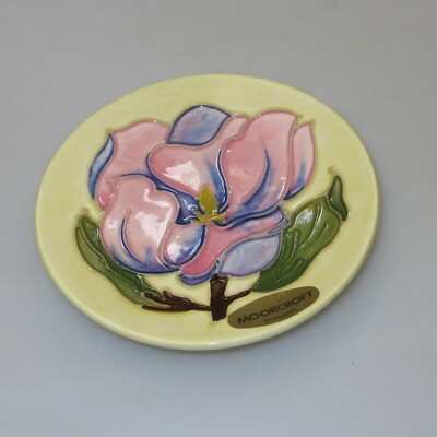 MOORCROFT MAGNOLIA DESIGN DISH.