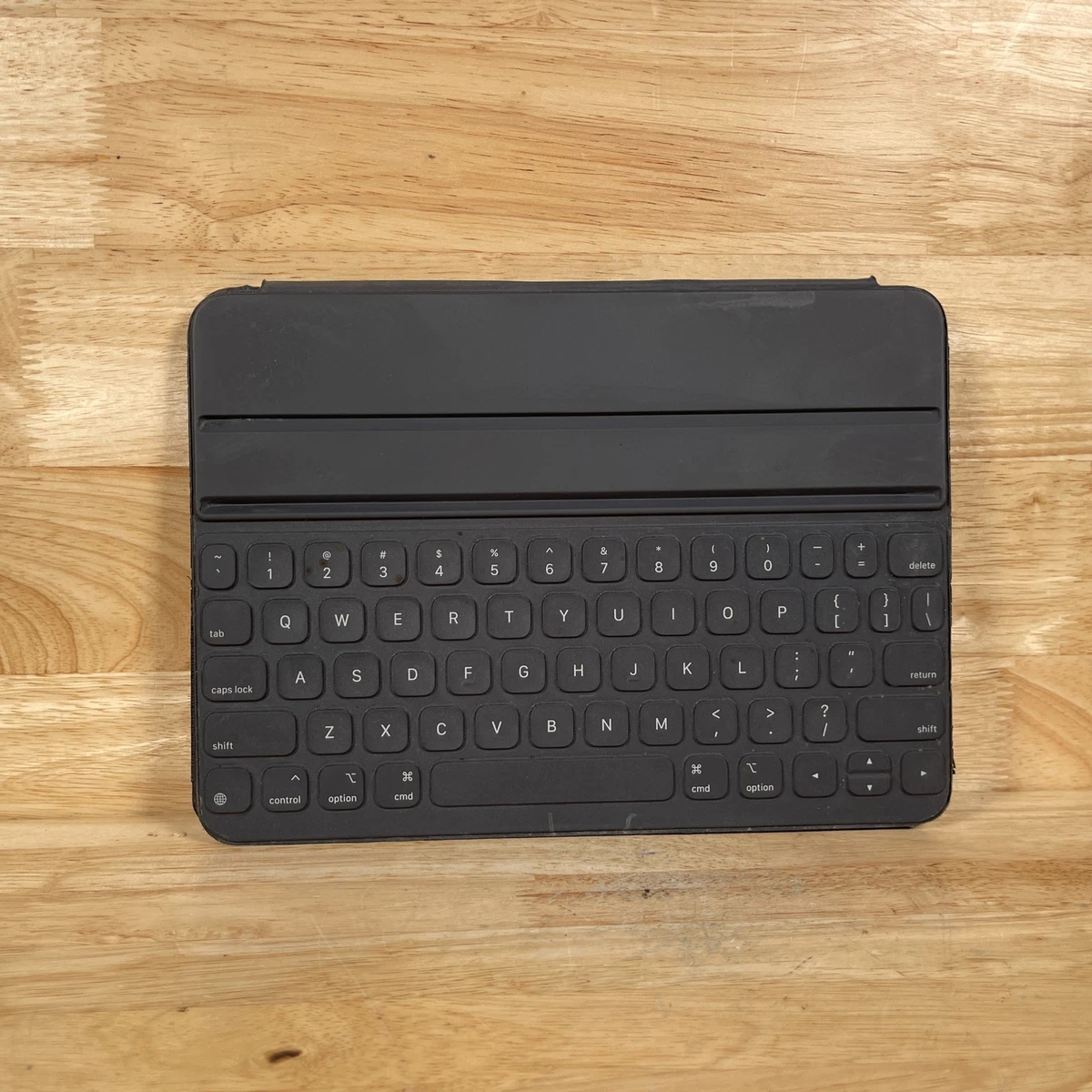 Apple A2038 Black Wireless Standard QWERTY Keyboard Folio for iPad 