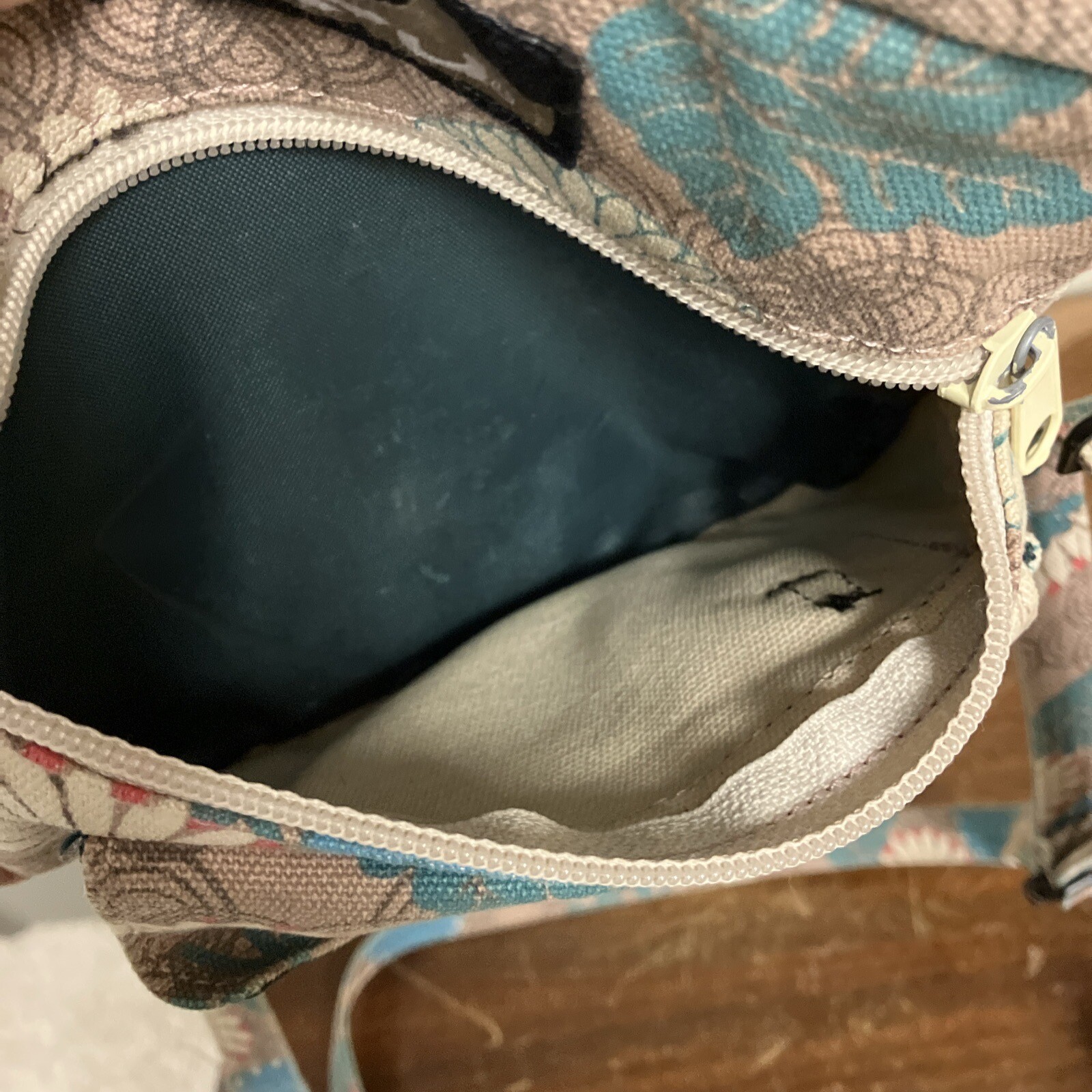 KAVU Floral Zippit Canvas Crossbody Bag Shoulder Purse Gem