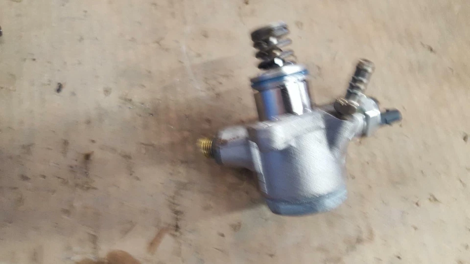 13 правых топливных насосов AUDI A8; (установлен двигатель), 4,0 л - Изображение 2 из 4