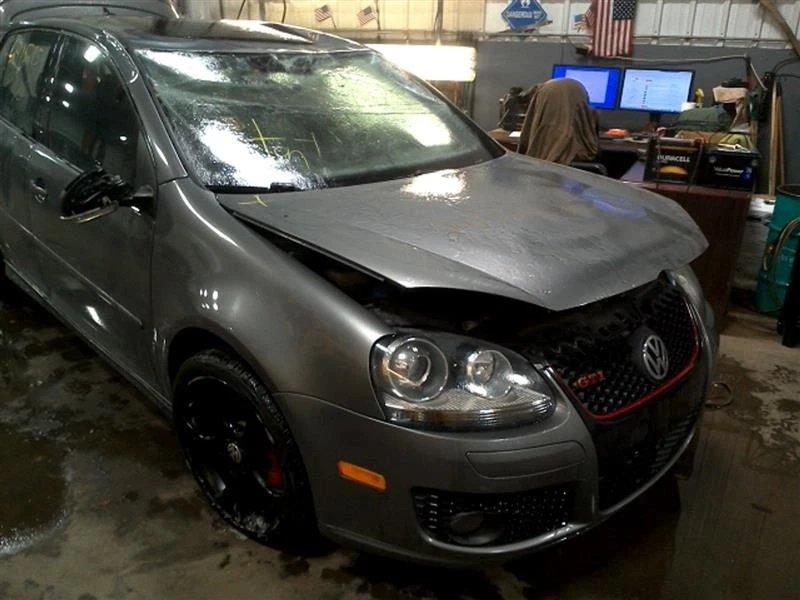 Rejilla inferior Golf GTI Sku 2007 #2391633 Foto 4 de 4