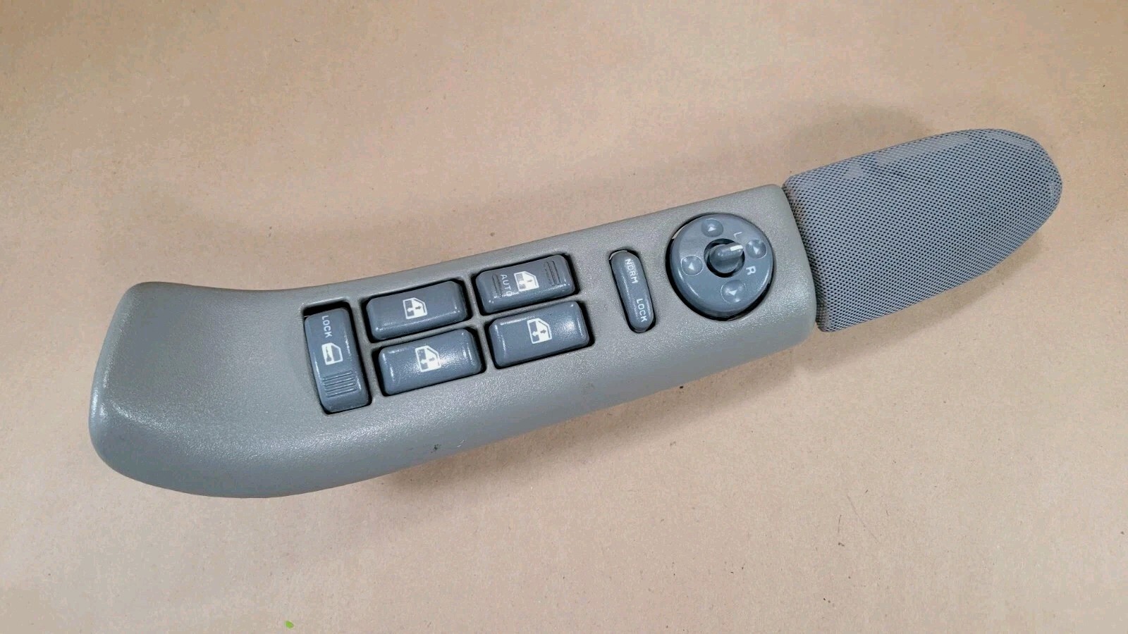 95-99 CHEVY TAHOE SUBURBAN YUKON LEFT Driver Master Power Window Switch GRAY OEM