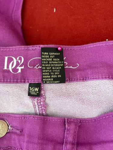 DG2 Diane Gilman Jeans, 72% Cotton, 25% Poly 3% Spandex, Sz 16W, Inseam 27 1/2" - Picture 7 of 7
