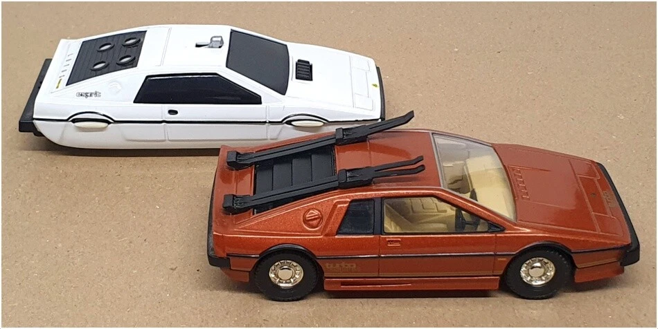 Corgi 1/36 Scale CC93985 - Roger Moore Era Set Lotus Underwater & Ski Bond 007 - Image 3 of 4