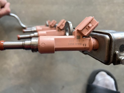 Oem 2021 Toyota Corolla LE 1.8L Fuel injectors and Rail 23250-0T050 - Picture 6 of 8