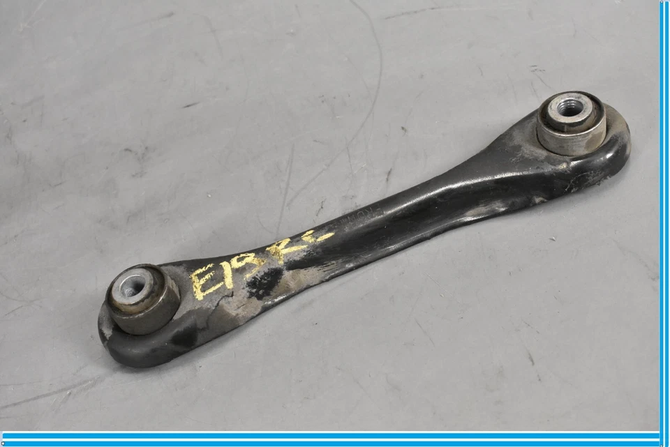 06-13 Brazo de suspensión Wishbone inferior trasero izquierdo lado conductor Volvo C70 FCA6192 OEM Foto 2 de 4