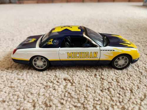Michigan Wolverines 2002 Ford Thunderbird Hardtop Diecast 1:24 White Rose