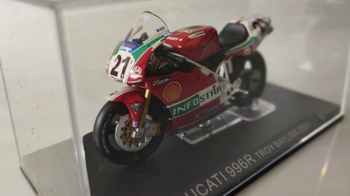 Ducati 996 R Troy Bayliss 2001 1/24 - Imagen 2 de 3