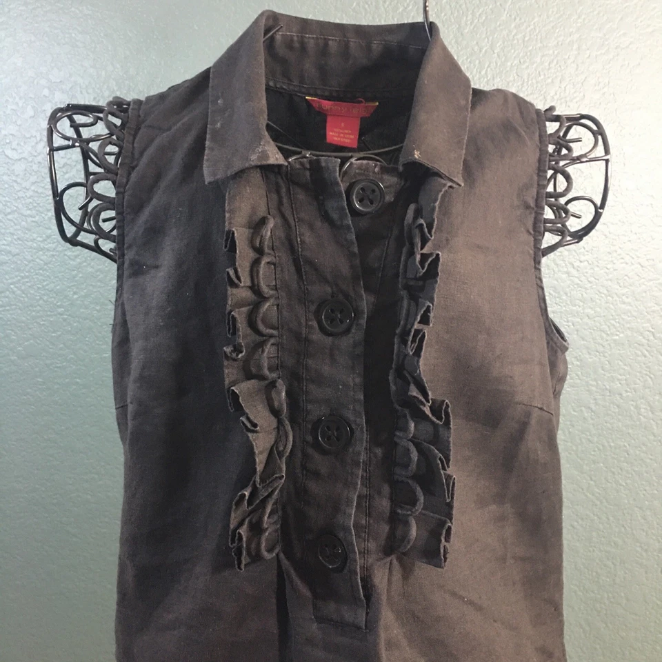 Blusa de moda Sunny Leigh de manga corta para mujer, negra con volantes, talla pequeña Foto 3 de 4