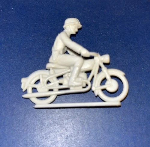 MARX BATTLEGROUND / DESERT FOX LIGHT GRAY GERMAN MOTORCYCLE W/DRIVER-LOOK!!!