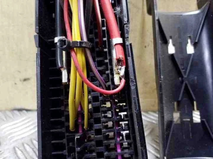 Cassetta fusibili VW CADDY II Variant 9K9B 1T1937615B 2.0 Diesel 47kw 26158417 - Immagine 4 di 4