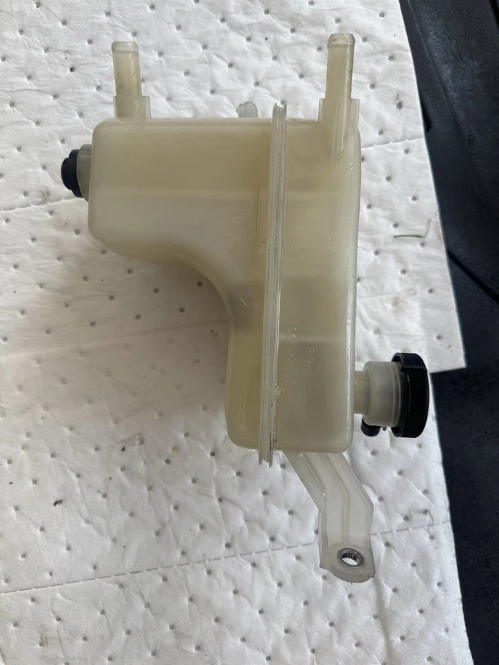 Reservatório de líquido de arrefecimento do motor Toyota Prius V 2010-2015, recuperação de líquido de arrefecimento do radiador - Imagem 4 de 4