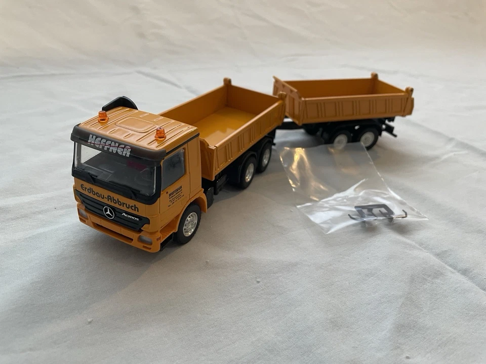 Conrad No. Camión de volteo Mercedes Benz 40149/0 con remolque Foto 2 de 4