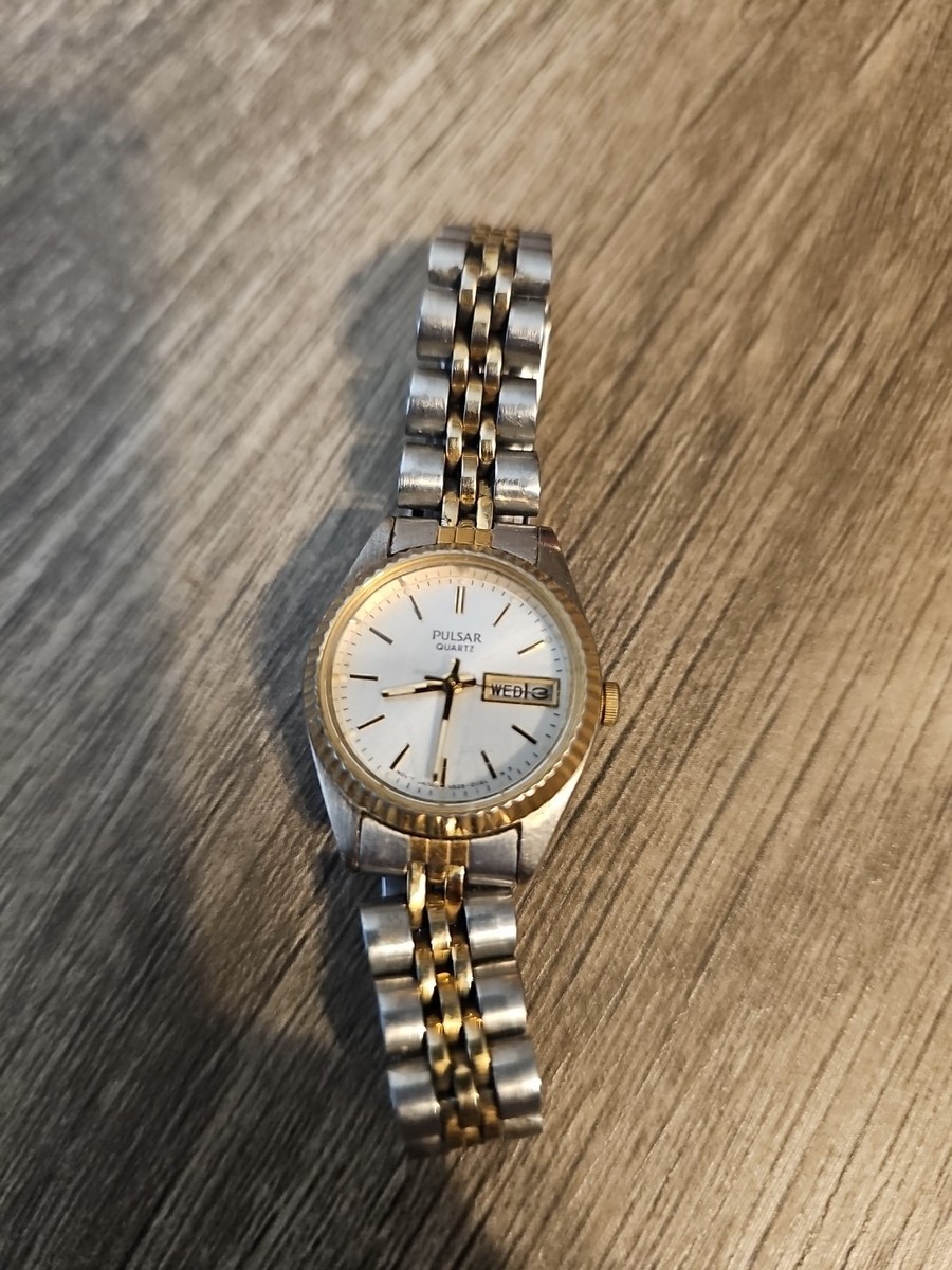 Vintage Pulsar Watch Women Gold Silver Tone Day Date V783  display picture 3