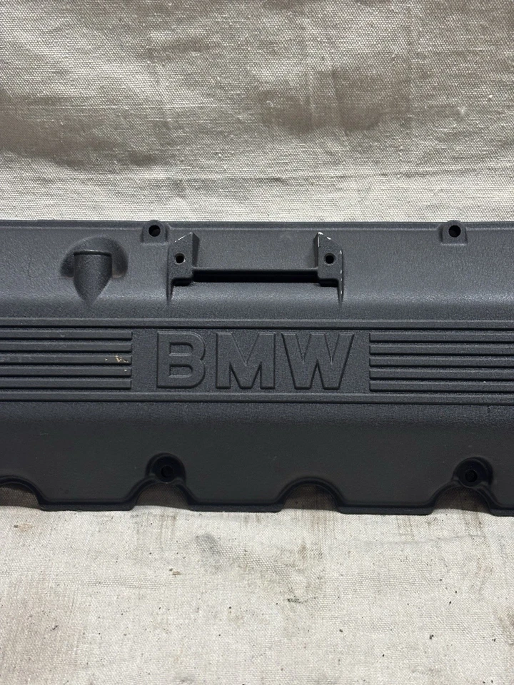 Оригинальная алюминиевая крышка клапана двигателя BMW M20 E30 E28 E34 325i 325is 325ix 325ic 525i - Изображение 3 из 4