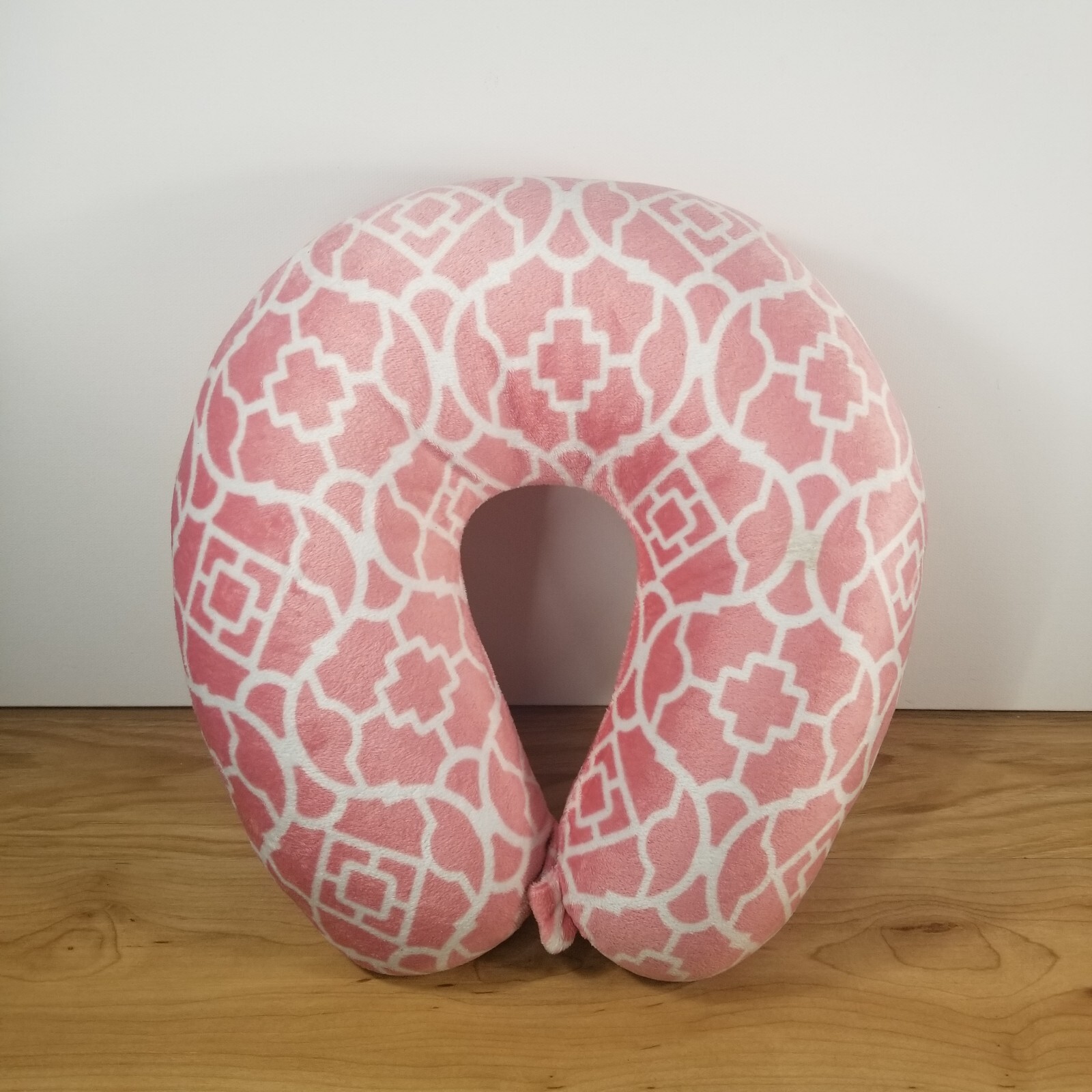 U-shaped neck travel pillow with snap button in pink and white design-image