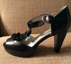 navy high heel pumps