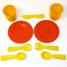 Vtg Fisher-Price Kitchen Set 919  1979-86 Orange Plates  Yellow Cups Utensils