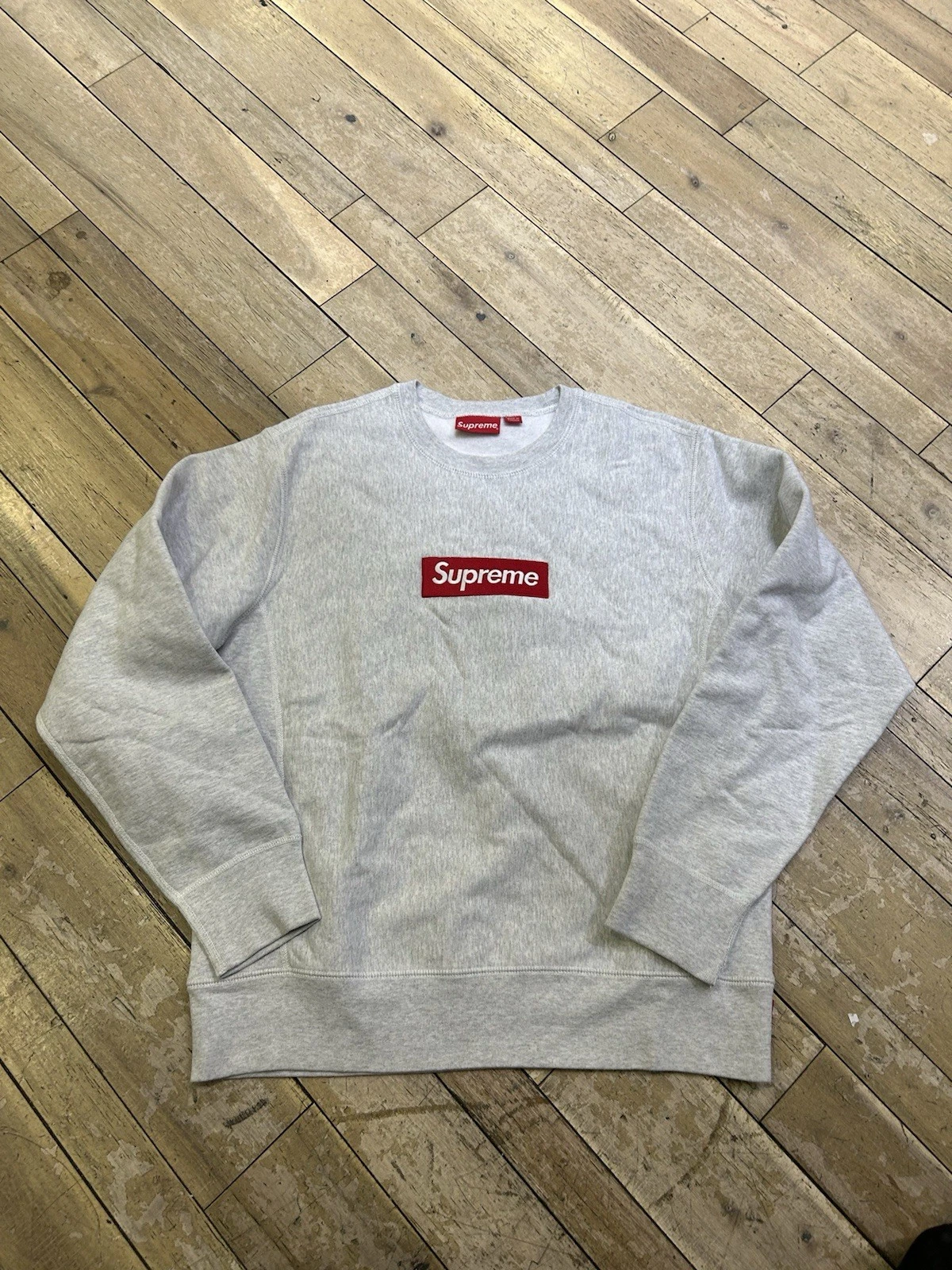 Taille M   Logo Supreme Box col rond gris cendre rouge (FW18)