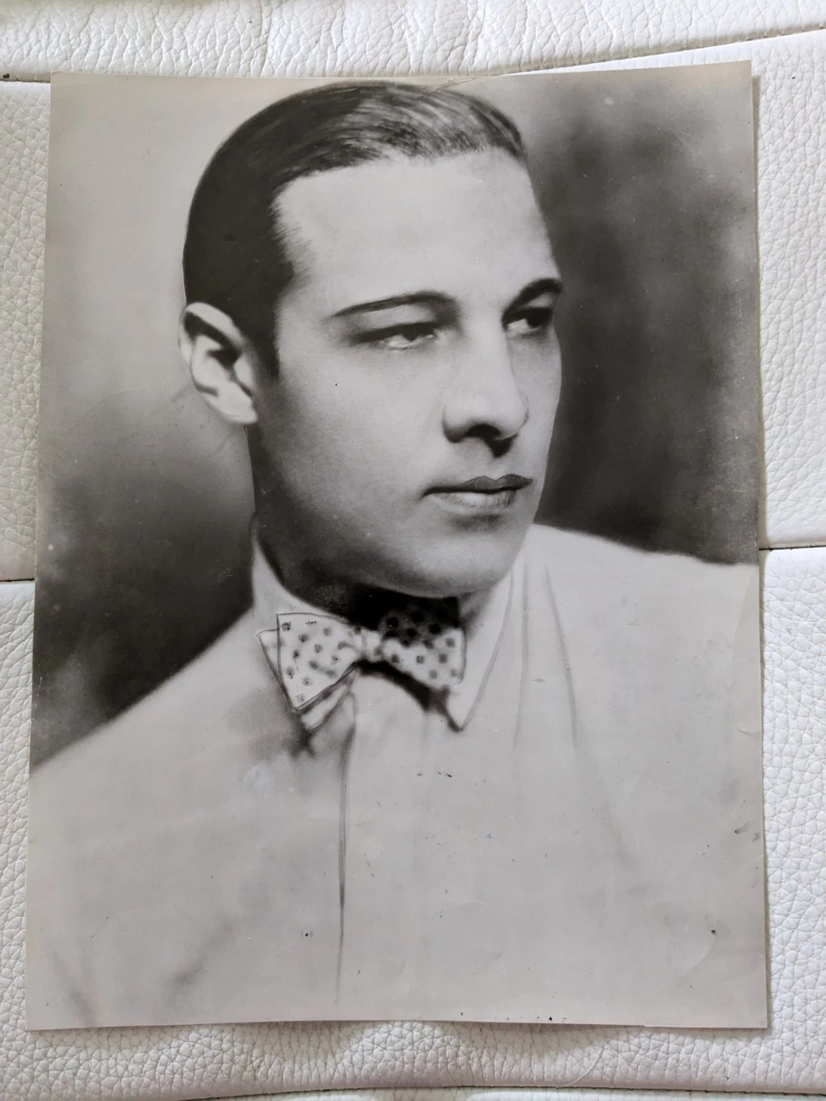 Rudolph Valentino、1926年国際ニュース写真最後の写真 - 画像1/5